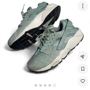 Nike Air HUARACHE !Crocodile texture